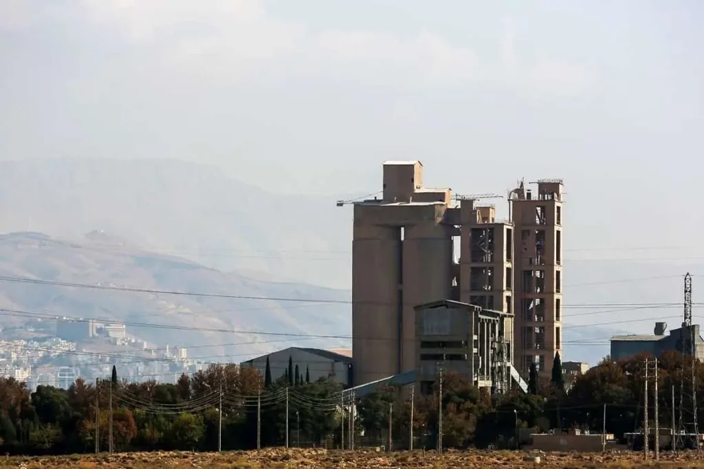 کارخانه سیمان در شیراز